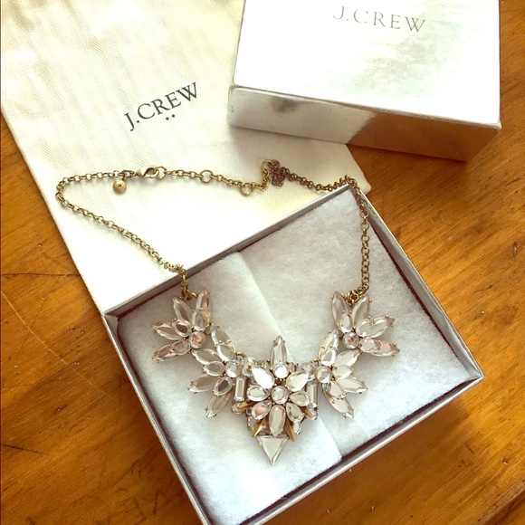 Gorgeous statement necklace!