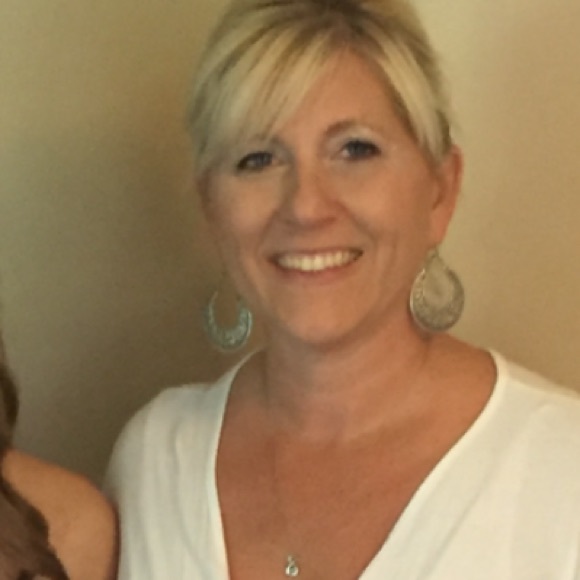 Meet your Posher, Ella