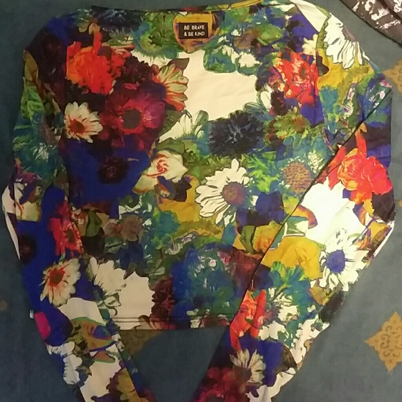 SOLD Floral Long sleeve crop top from jac vanek - Picture 3 of 4