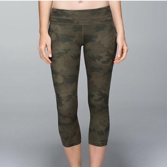 Lululemon Savasana Camo Run Inspire Crop