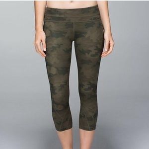 Lululemon Savasana Camo Run Inspire Crop