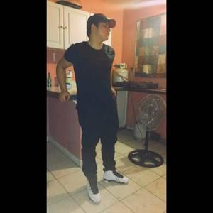 Meet your Posher, Yamil