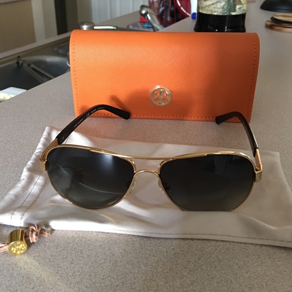 ☃️CHRISTMAS SALE☃️Tory Burch Aviators