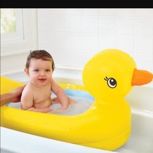 Munchkin inflatable Duck bath tub for Baby