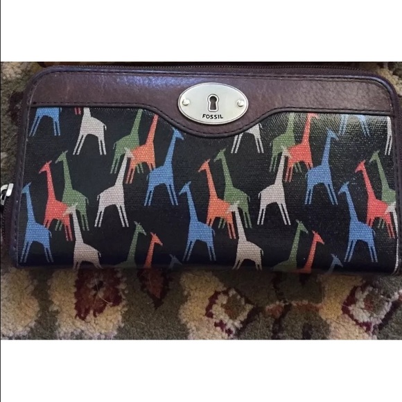 EUC Fossil keeper giraffe wallet- large