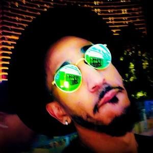 Meet your Posher, Travis