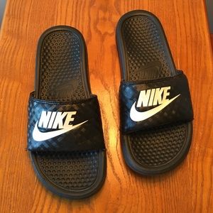 NIKE Slip On