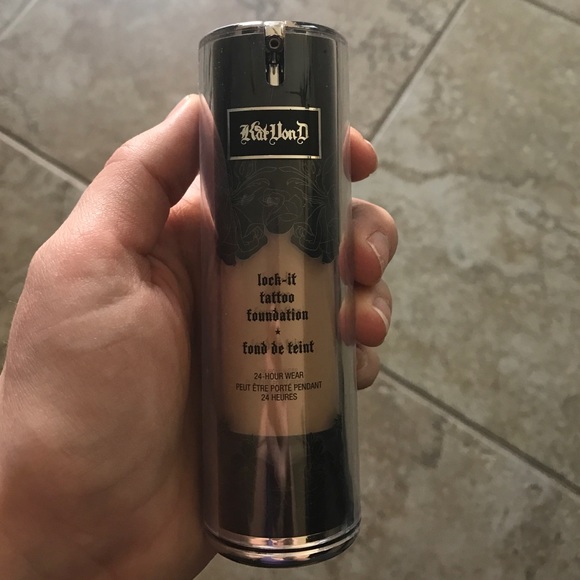 Kat Von D lock-it foundation, Light 48.