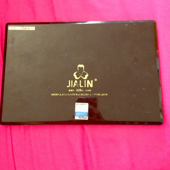 Jialin eyeshadow palette