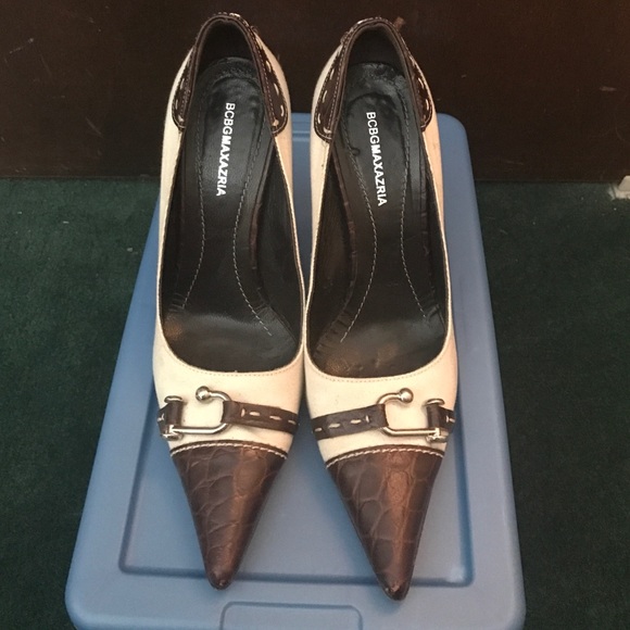 BCBG MaxAzria Pump - Picture 1 of 4