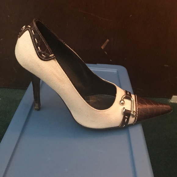 BCBG MaxAzria Pump - Picture 2 of 4
