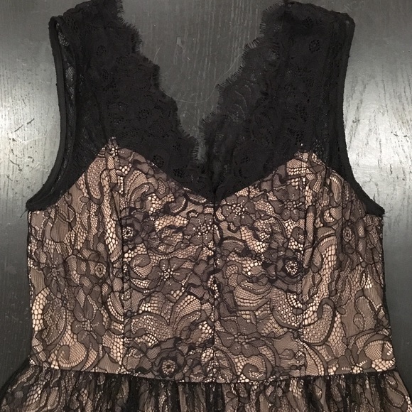 Nude/black lace cocktail dress - Picture 2 of 3