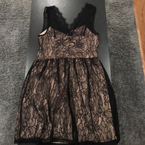 Nude/black lace cocktail dress - Picture 3 of 3