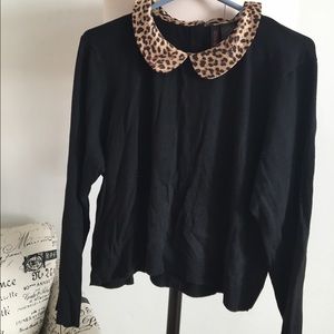 Black sweater with leopard collar