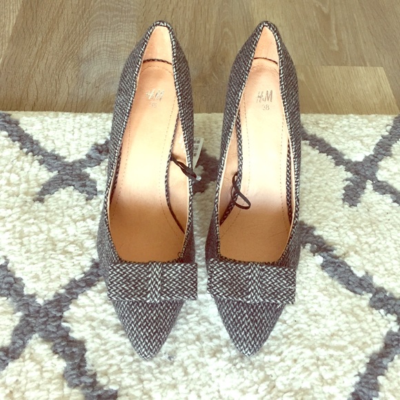 H&M tweed bow pump heels