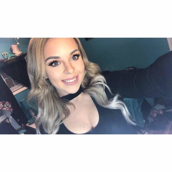 Meet your Posher, Caitlin - Picture 1 of 1