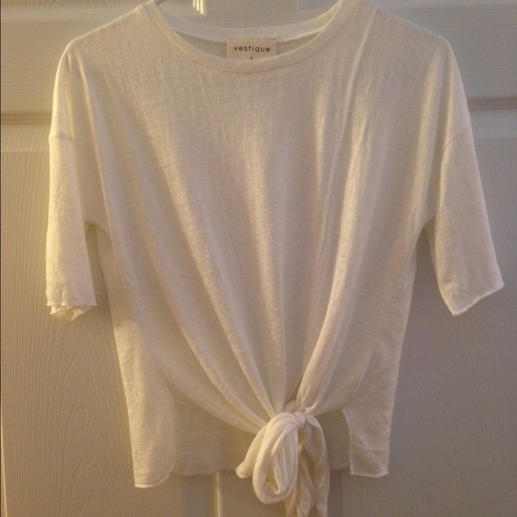 Vestique Tied White Top