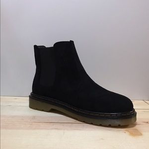 Black Faux Suede Elastic Rubber Soled Short Boots