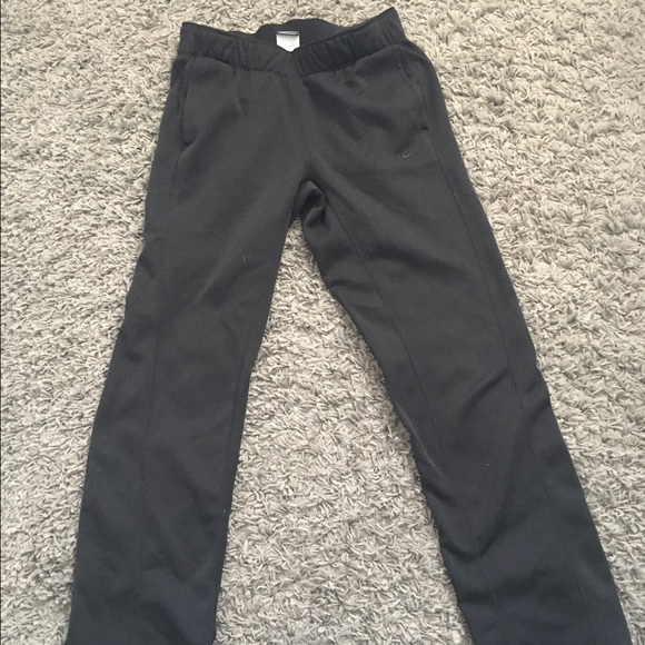 Nike women's small therma fit sweatpants