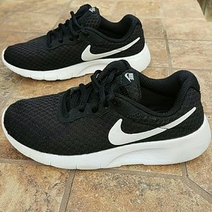 Nike Tanjun size 1 kids