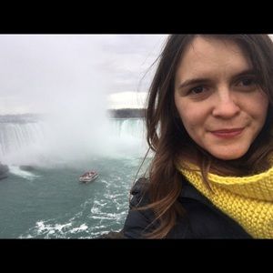 Meet your Posher, Adela