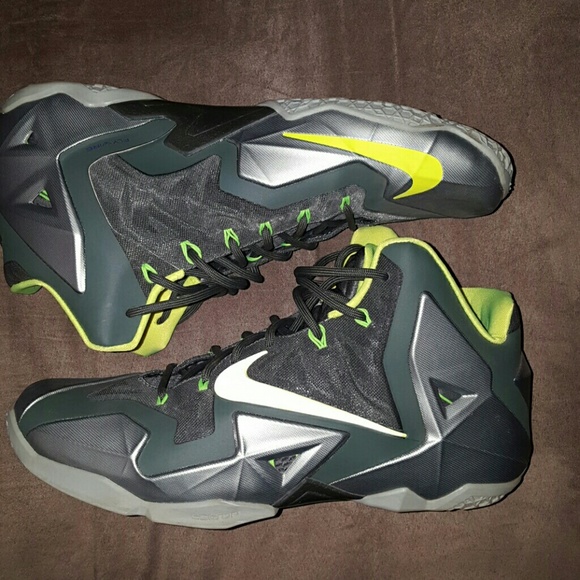 Nike - Picture 2 of 4