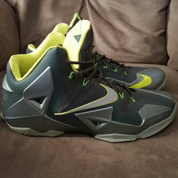 Nike - Picture 3 of 4