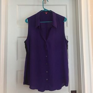 Sleeveless button down Vince Camuto top