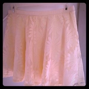 Daisy Patterned Lace skirt