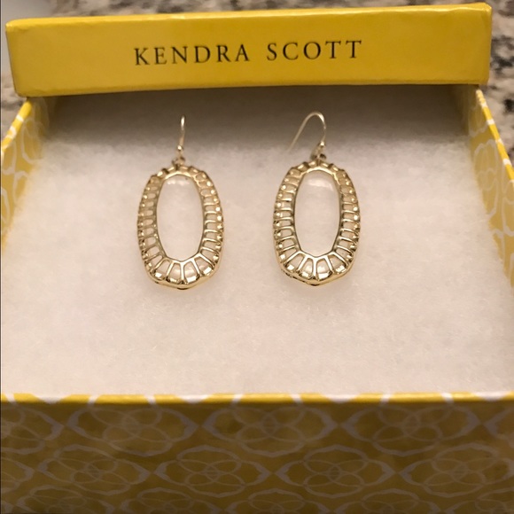 Kendra Scott Dayla Earrings. ❤️✨