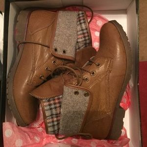 ROCK & CANDY BY ZIGI BOOTIES