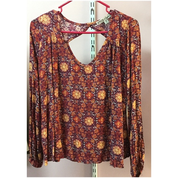 ❤ Cut-Out Back Blouse - Picture 3 of 5
