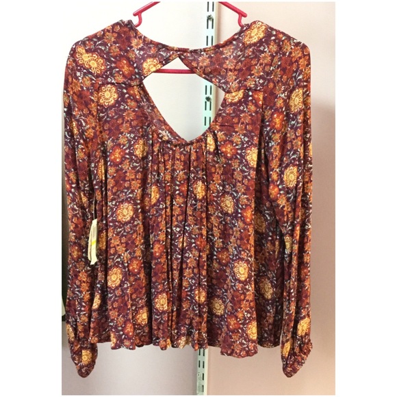 ❤ Cut-Out Back Blouse - Picture 4 of 5