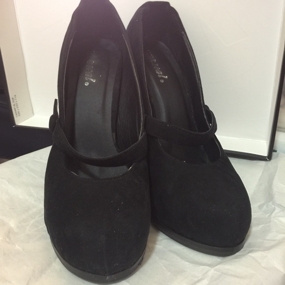 Shoes - Picture 2 of 3