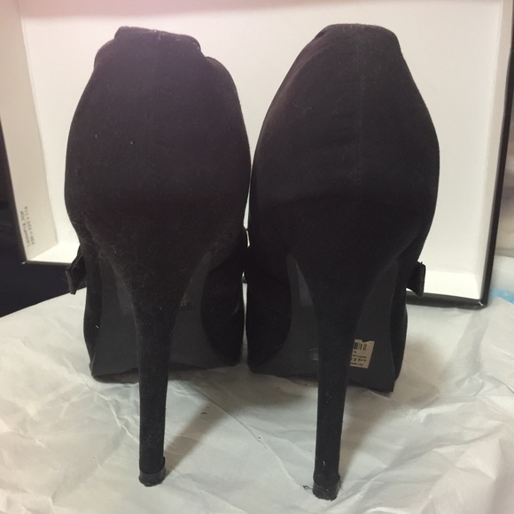 Shoes - Picture 3 of 3