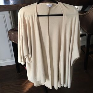 Lularoe Lindsay kimono.