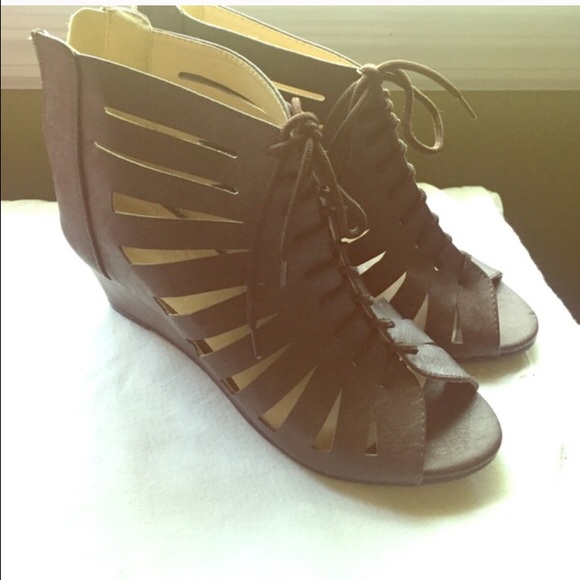 Lace-up Sandles