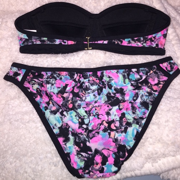 Colorful bikini - Picture 2 of 4