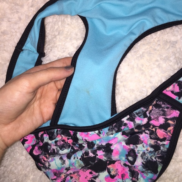 Colorful bikini - Picture 4 of 4