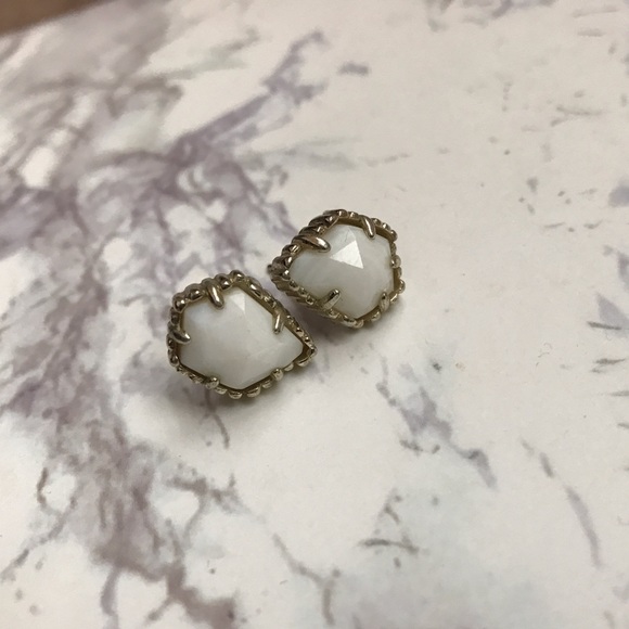 Kendra Scott Tessa Study Earrings in Ivory Pearl