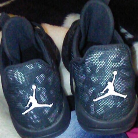 Jordan's woman's size 7 - Picture 2 of 2