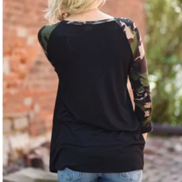 SALE💕Camo Sequin Top💕 - Picture 3 of 3