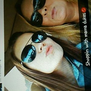 Meet your Posher, Holly