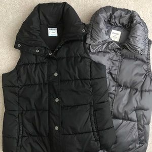 2 for 1 deal🎉 2 Old Navy vests sz Med!