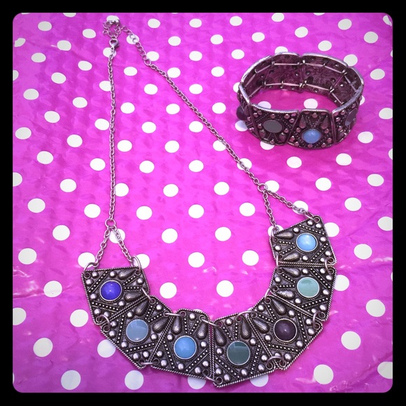 NWOT••MATCHING BRACELET/NECKLACE SET