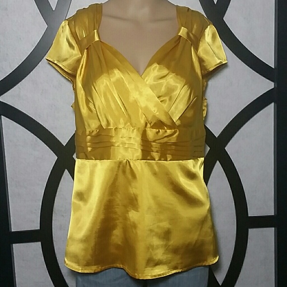 Yellow gold Chadwick v neck blouse