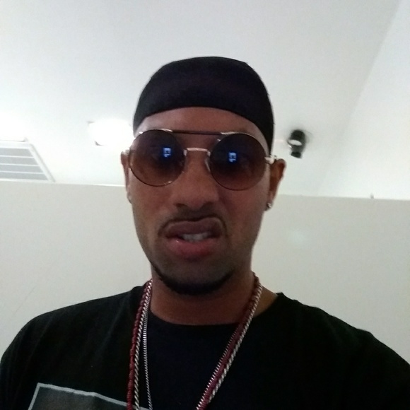 Meet your Posher, Tazz - Picture 2 of 3