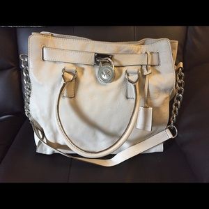 Michael kors bag (authentic)