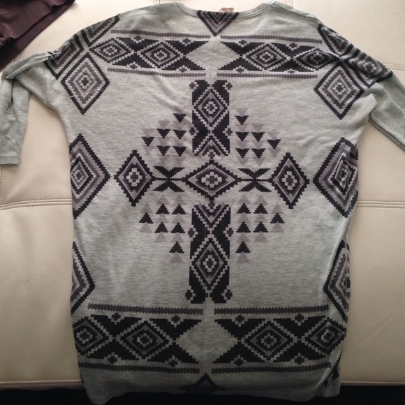 3/4 sleeved shirt - Picture 2 of 3