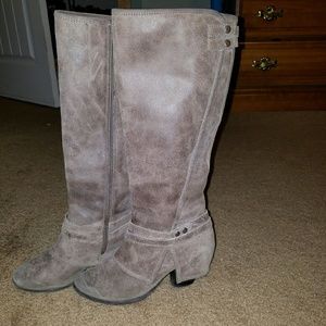 Fregie suede boots fergalicious